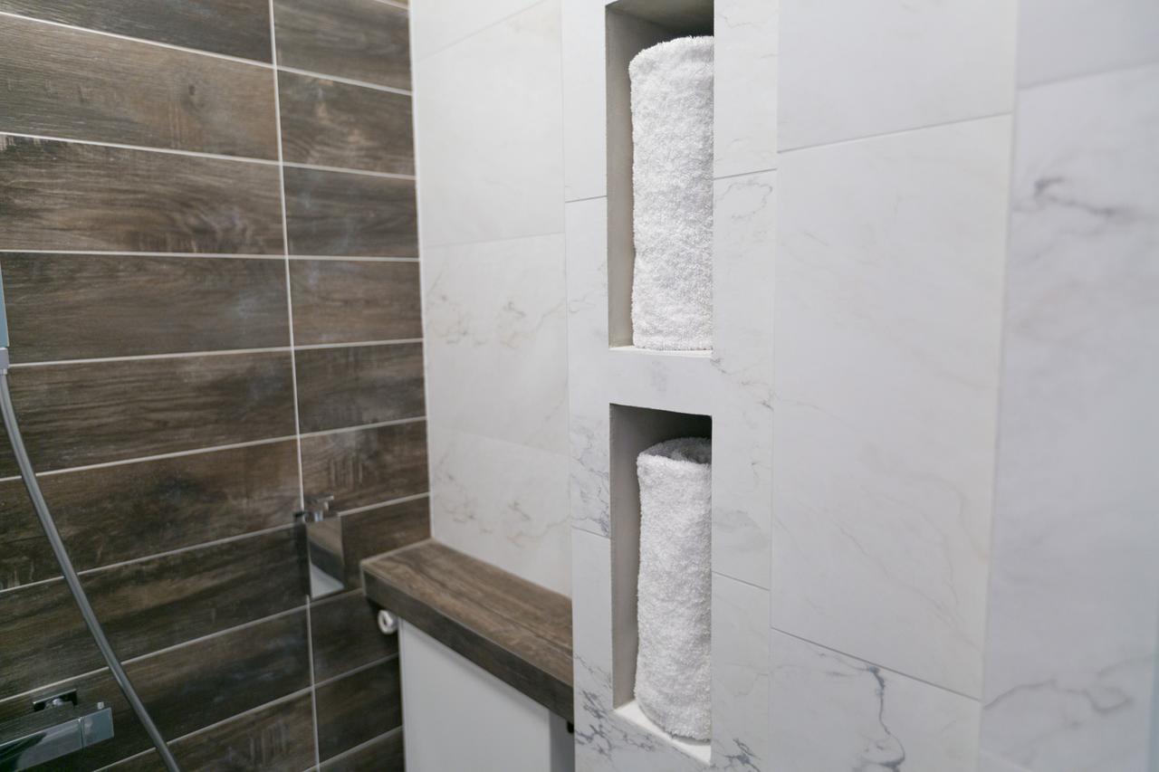 The Palace - R.q.c. *