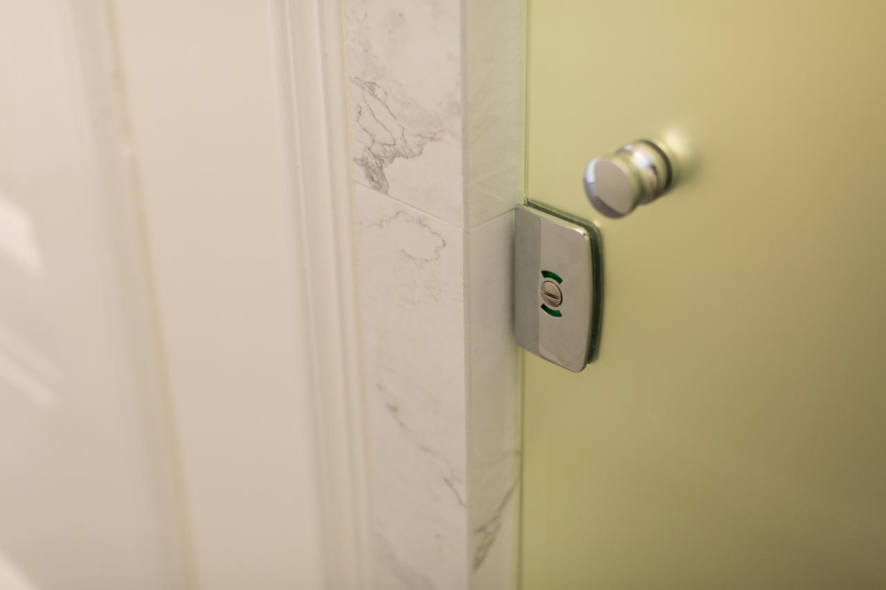 The Palace - R.q.c. *