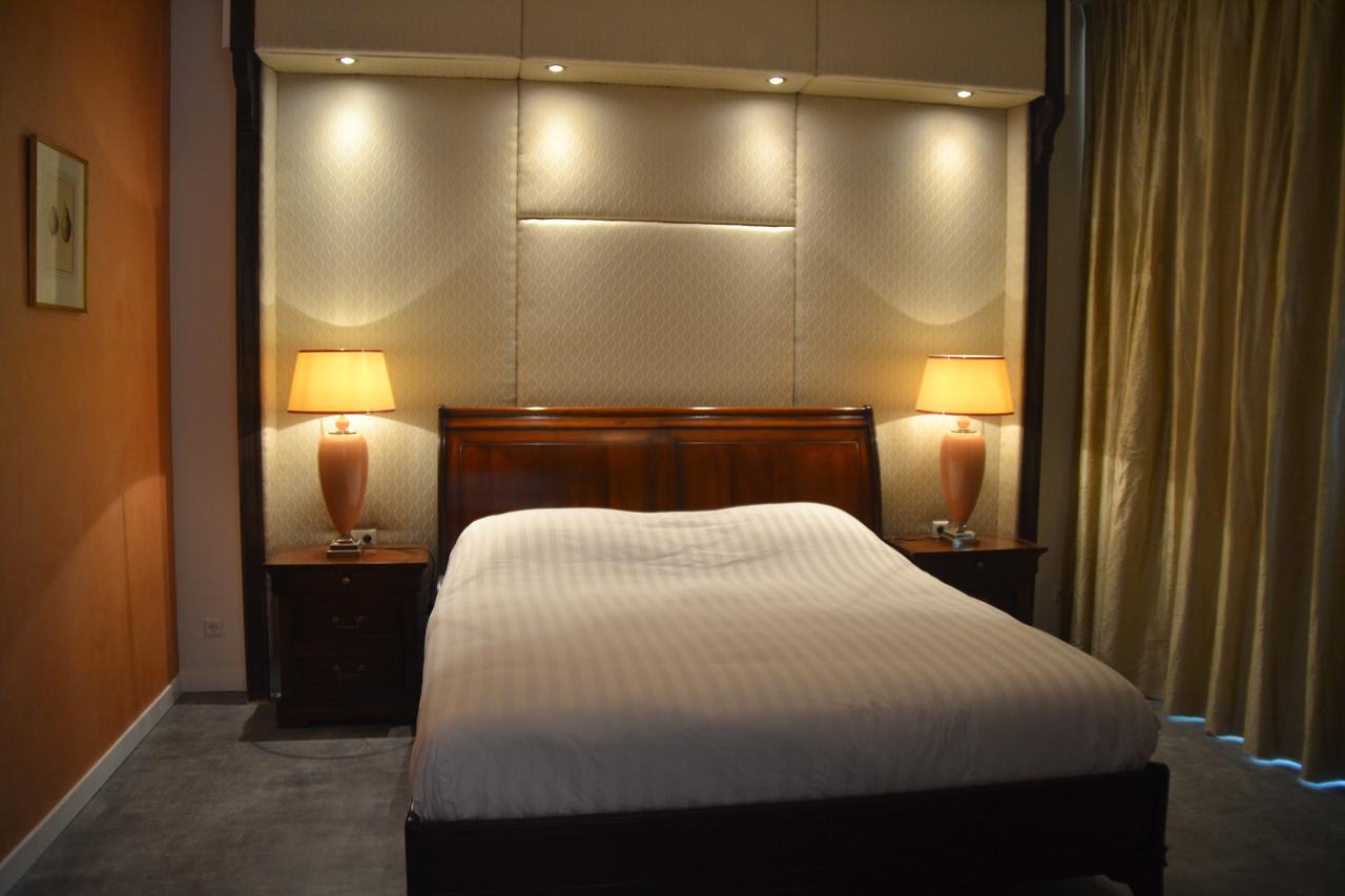 The Palace - R.q.c. *